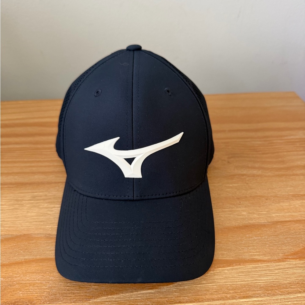 NWOT Mizuno Navy Mesh Back Adjustable Trucker Golf Hat/Cap.